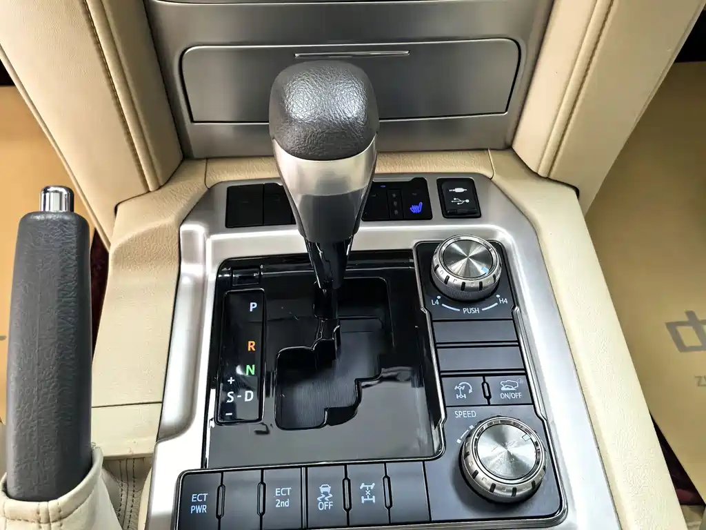Toyota Land Cruiser 2019 — фото 19