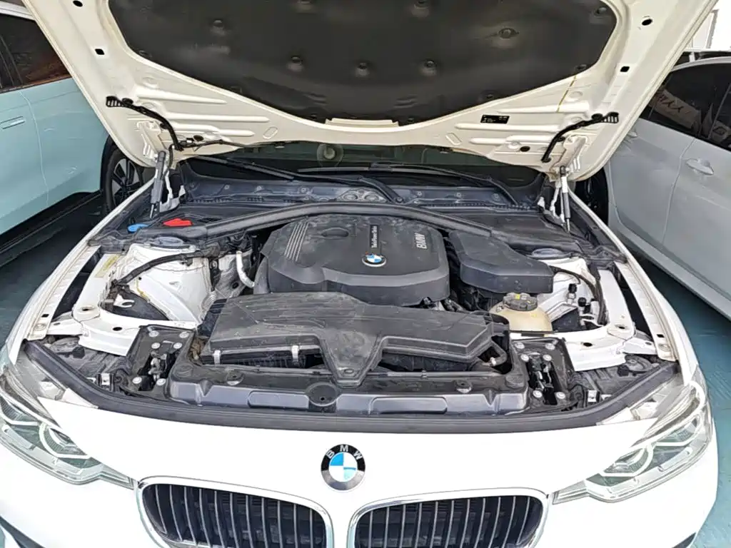 BMW 3 Series 2017 — фото 16