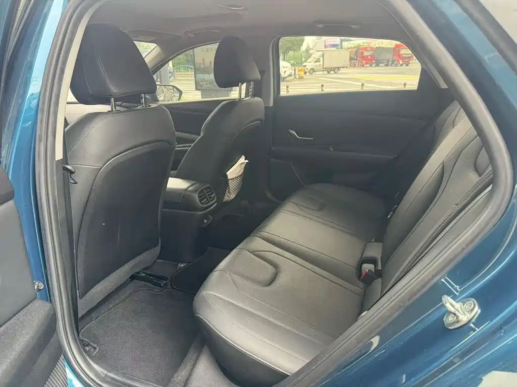 Hyundai Elantra 2022 — фото 4