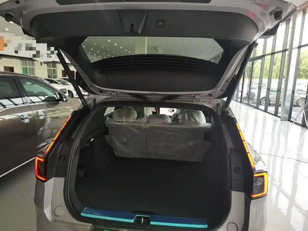 Volvo XC70 PHEV 2025 — фото 19