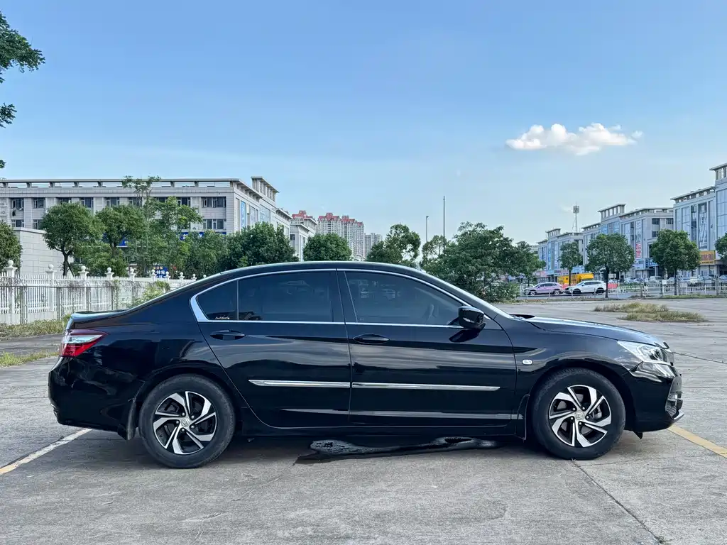 Honda Accord 2017 — фото 17
