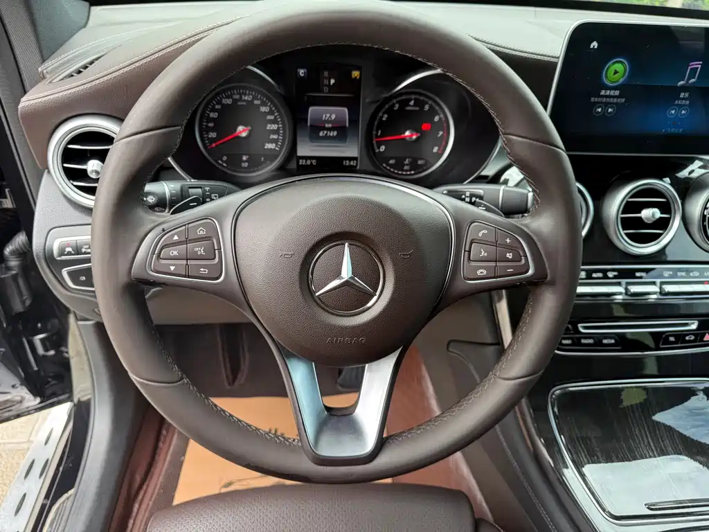 Mercedes-Benz GLC 2018 — фото 24