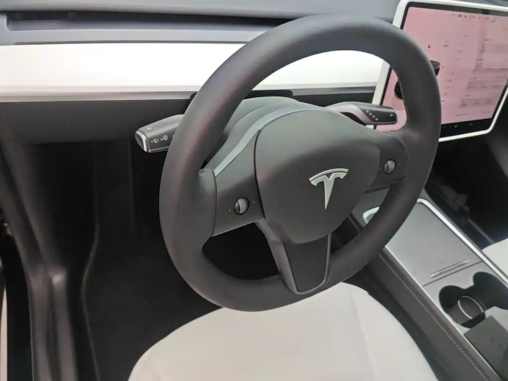 Tesla Model Y 2023 — фото 11