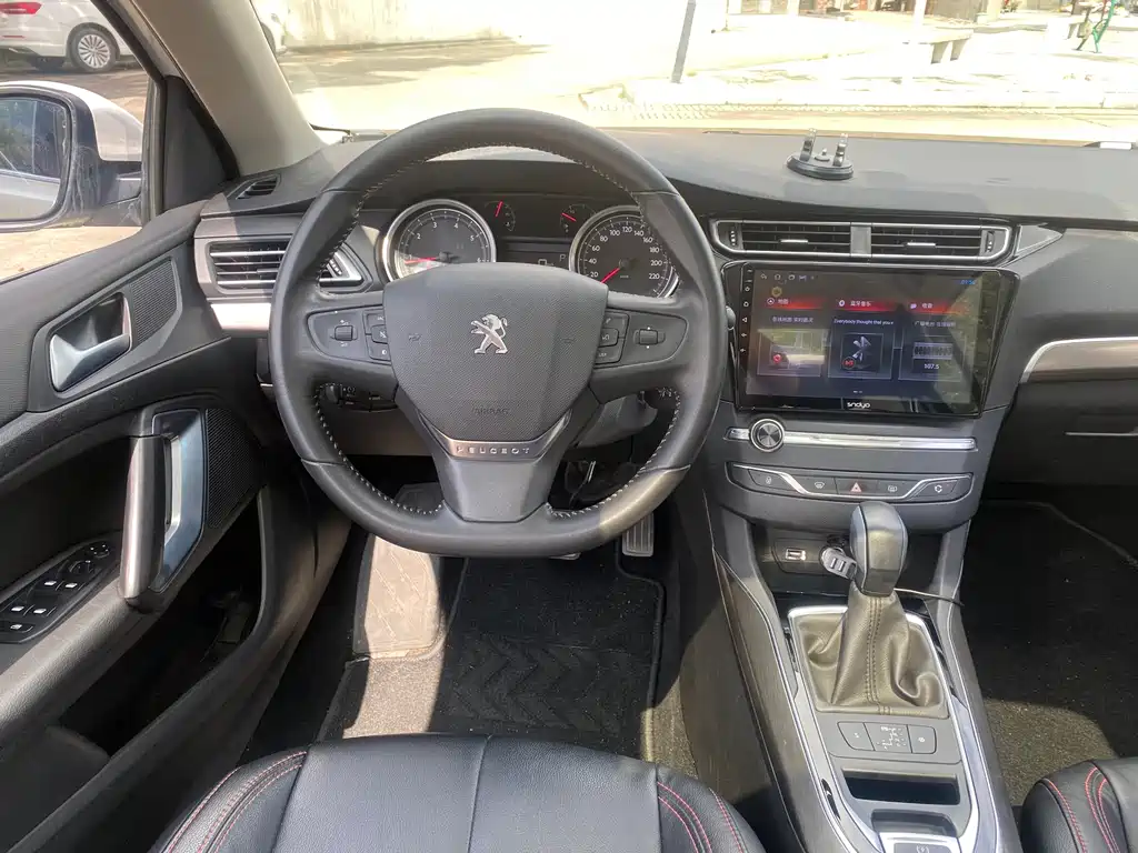 Peugeot 408 2018 — фото 10