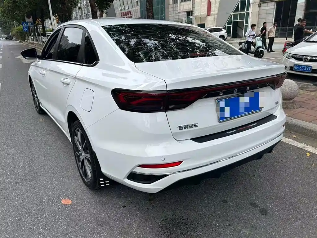 Geely Emgrand 2023 — фото 15