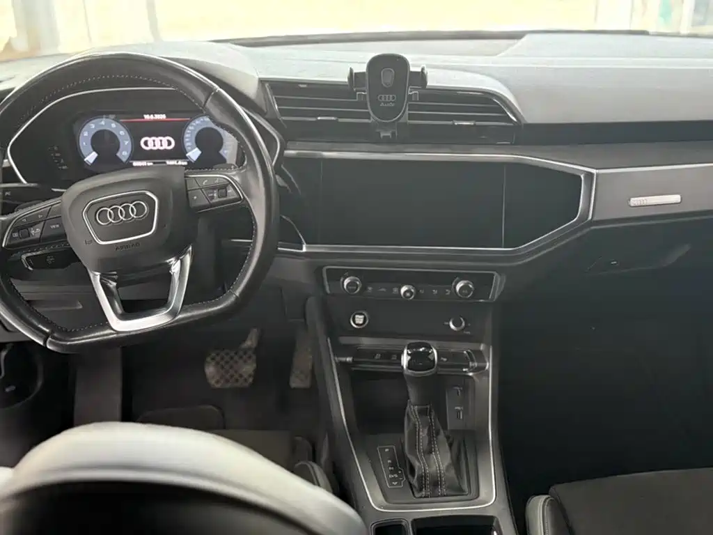 Audi Q3 2021 — фото 13