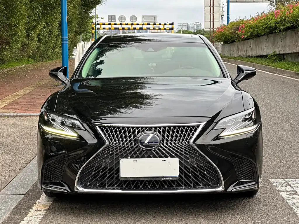 Lexus LS 2018 — фото 2