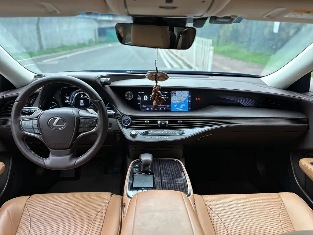 Lexus LS 2018 — фото 15