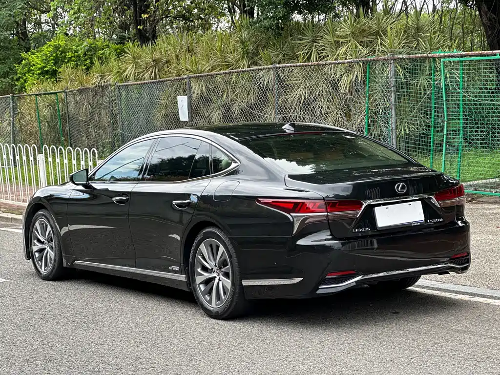 Lexus LS 2018 — фото 7