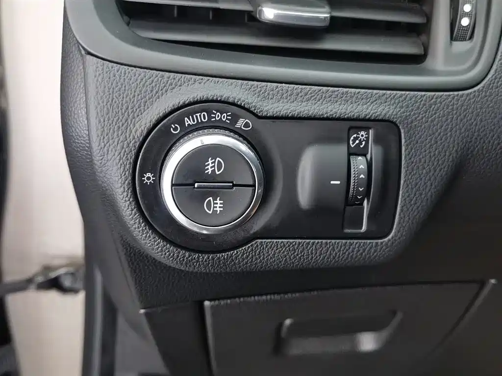 Buick Envision Plus 2016 — фото 21