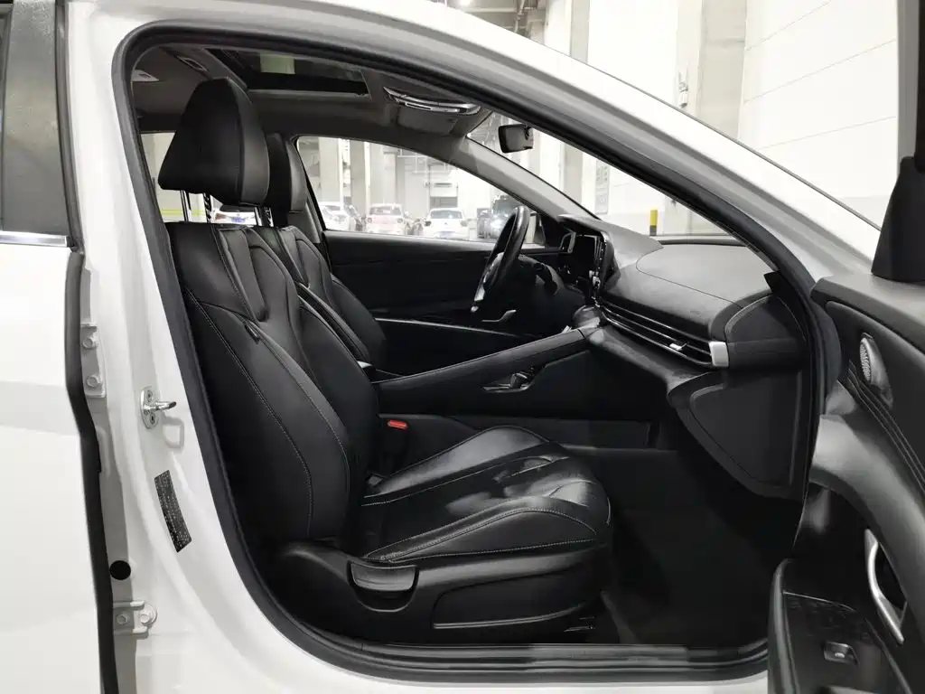 Hyundai Elantra 2020 — фото 23