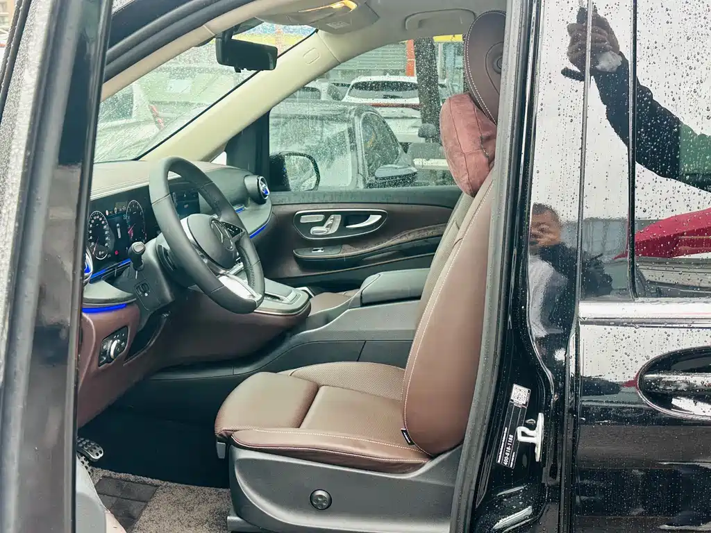 Mercedes-Benz V-Class 2026 — фото 7