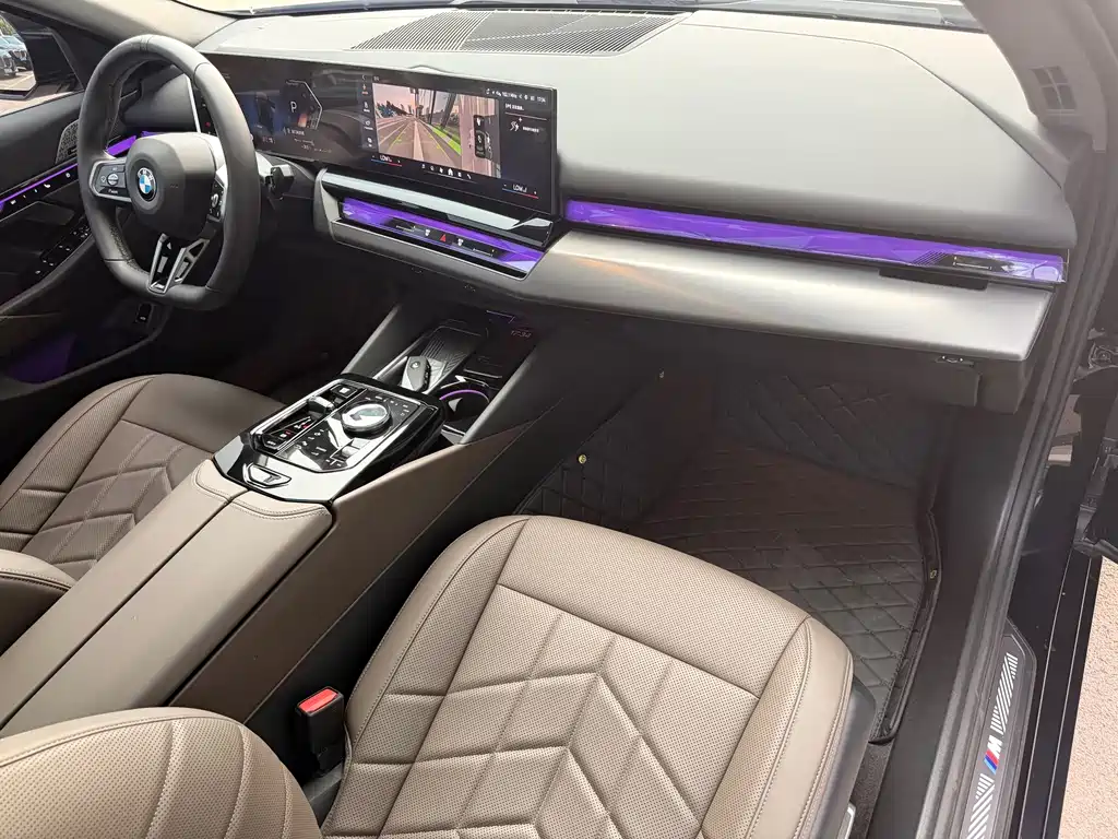 BMW 5 Series 2025 — фото 18