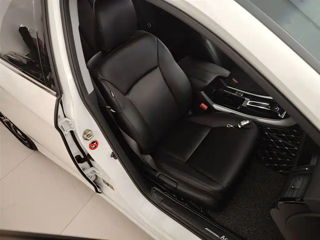 Honda Accord 2017 — фото 25