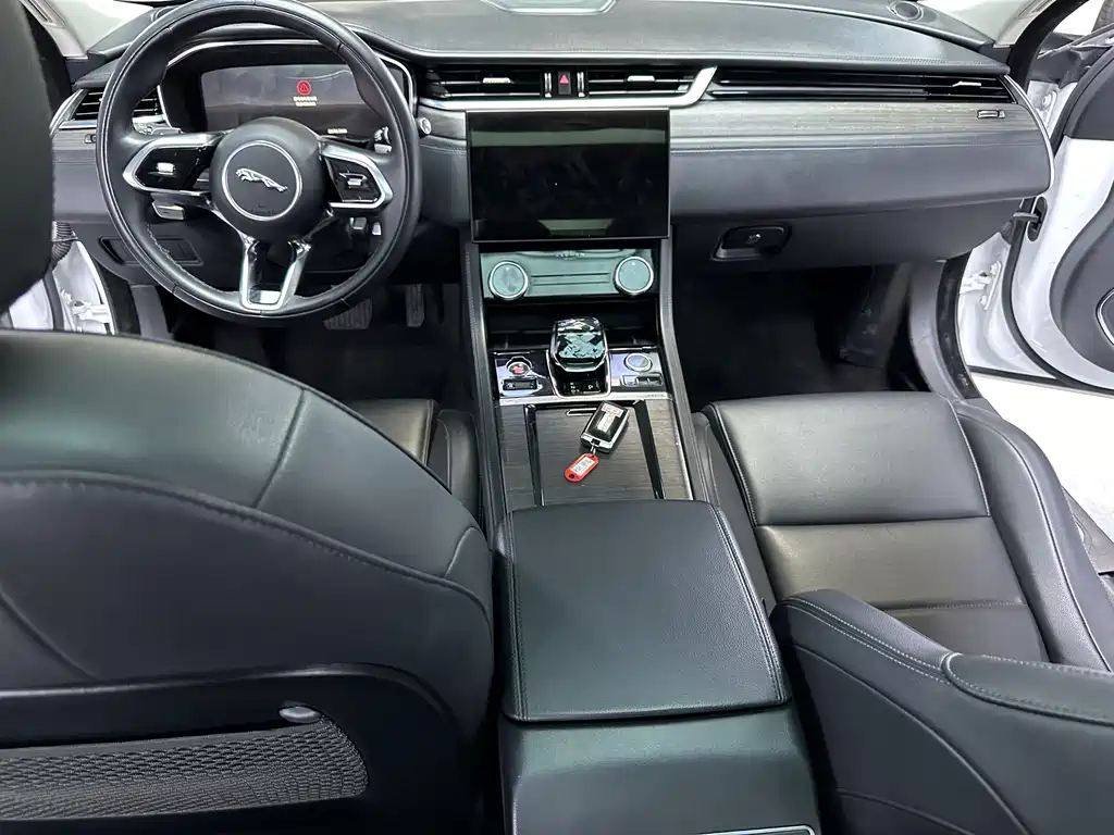 Jaguar XFL 2021 — фото 11