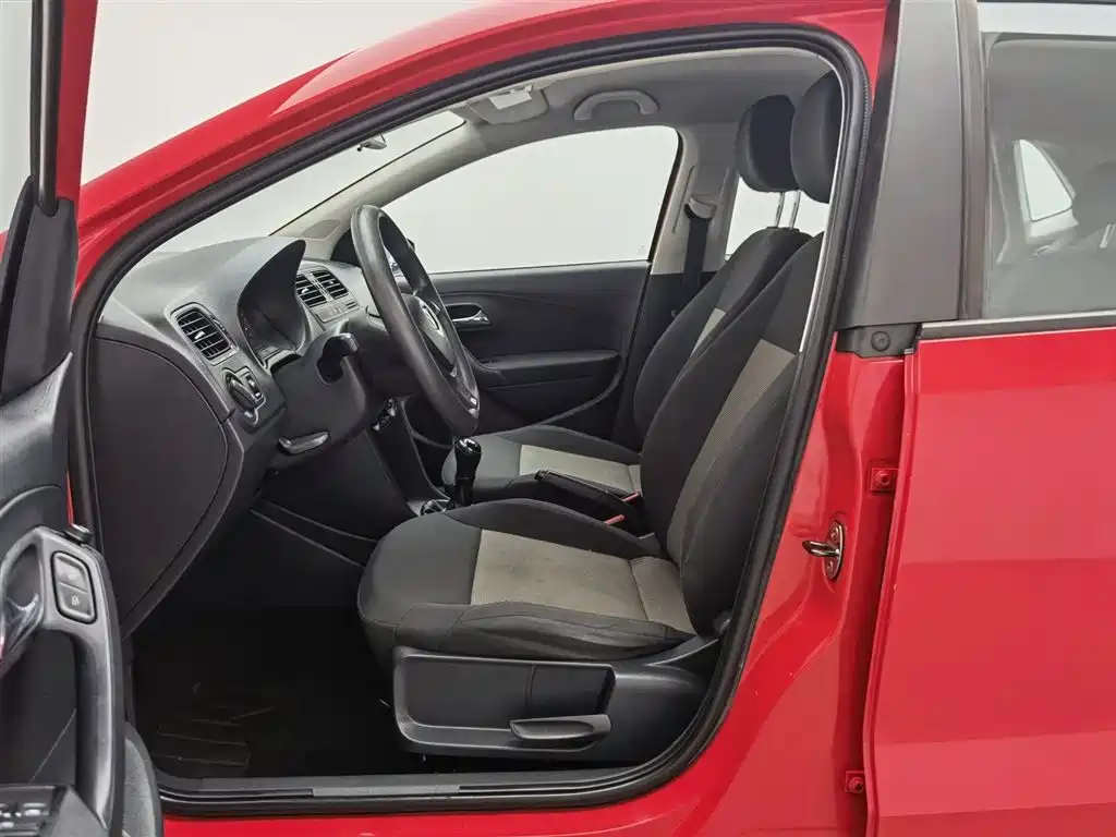 Volkswagen Polo 2015 — фото 10