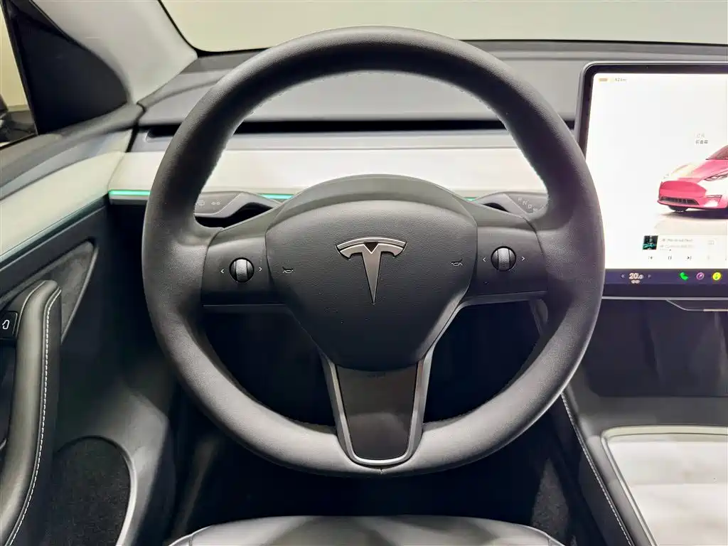 Tesla Model Y 2025 — фото 15