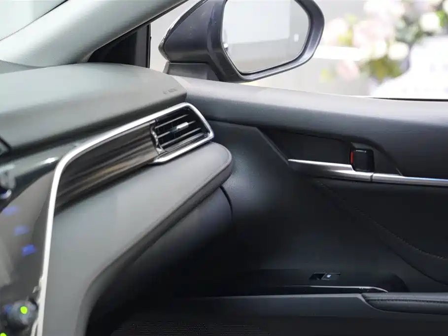 Toyota Camry 2020 — фото 14