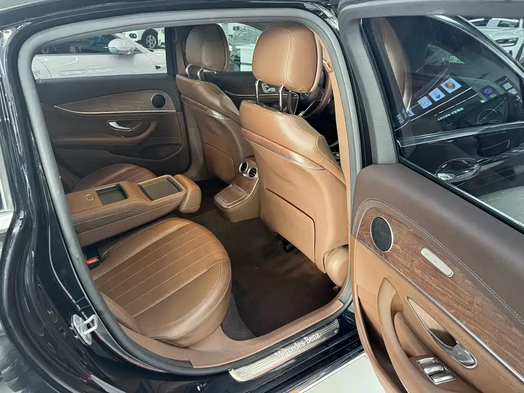 Mercedes-Benz E-Class 2021 — фото 15