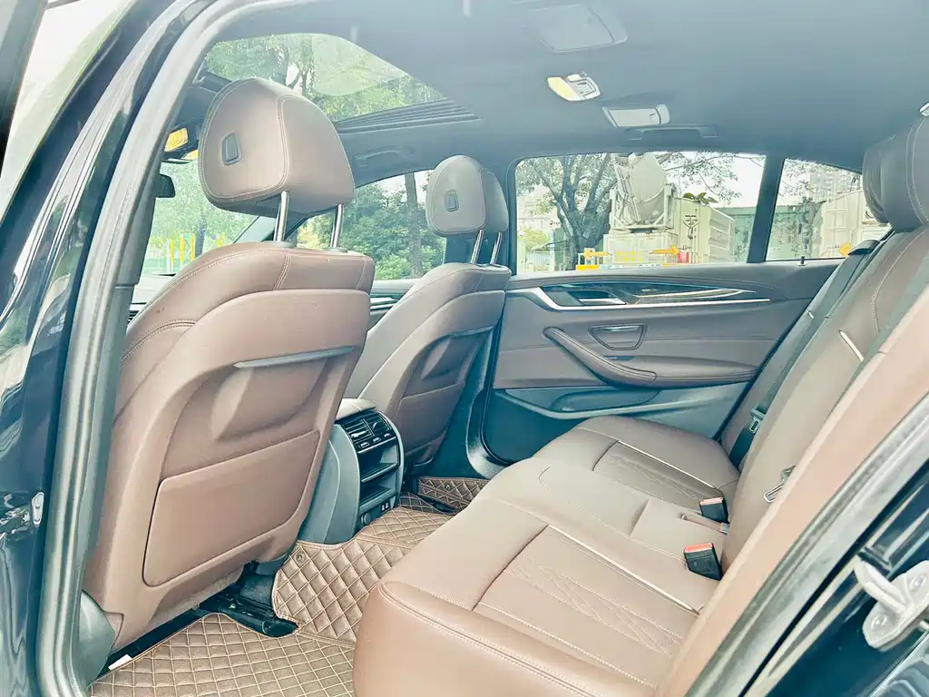 BMW 5 Series 2021 — фото 15