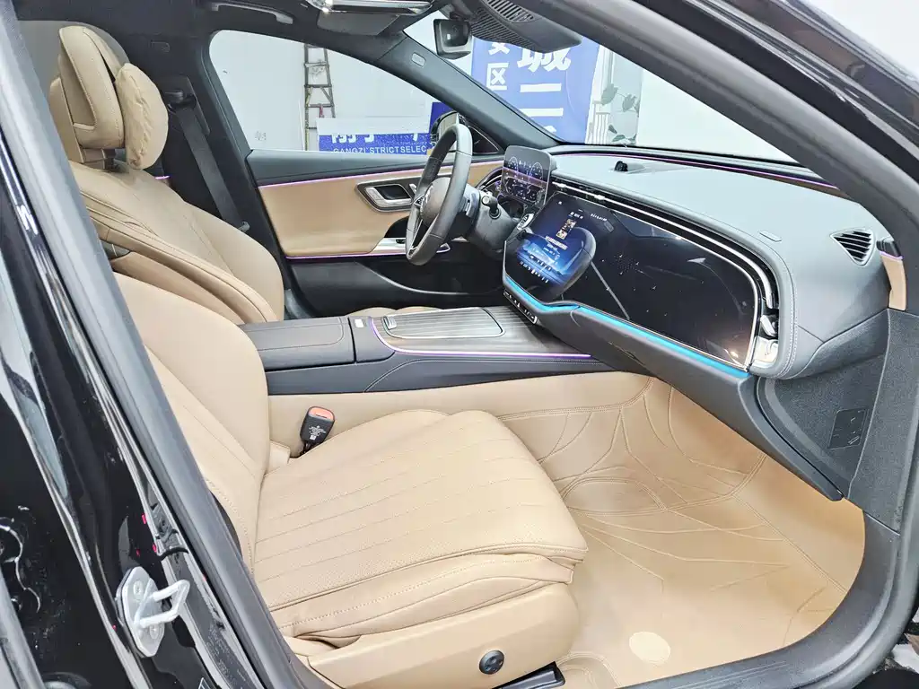 Mercedes-Benz E-Class 2025 — фото 10