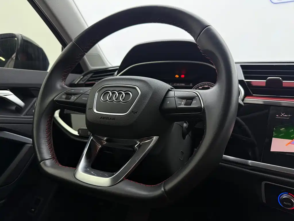 Audi Q3 2022 — фото 13