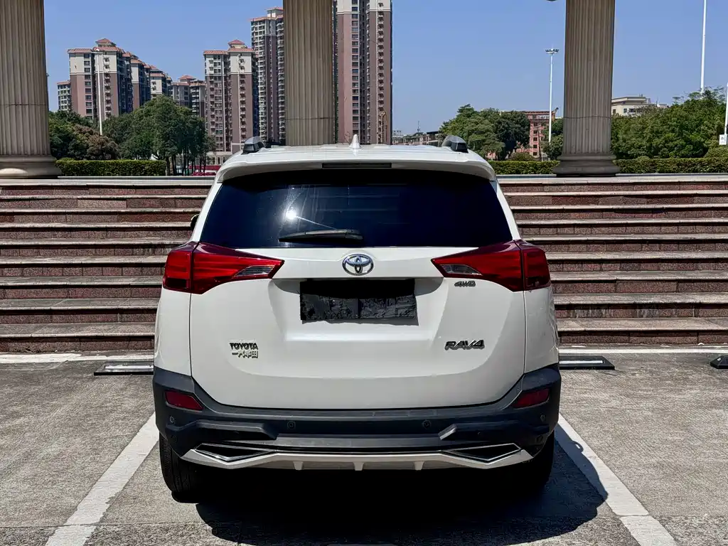 Toyota RAV4 2015 — фото 11