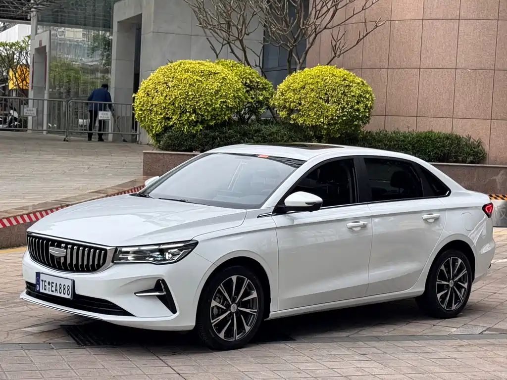 Geely Emgrand 2025 — фото 1