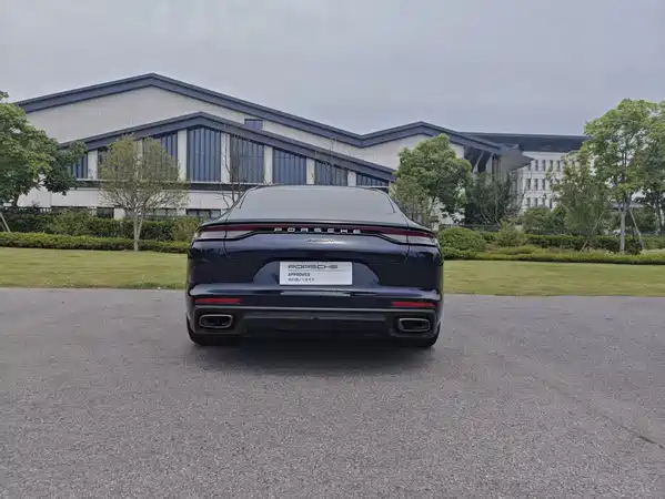 Porsche Panamera 2023