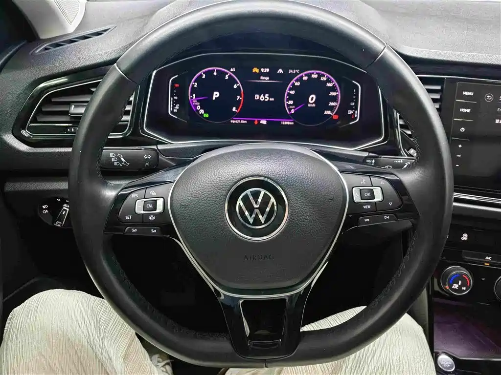 Volkswagen T-Roc 2023 — фото 13