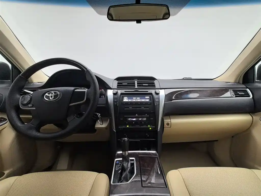 Toyota Camry 2016 — фото 5