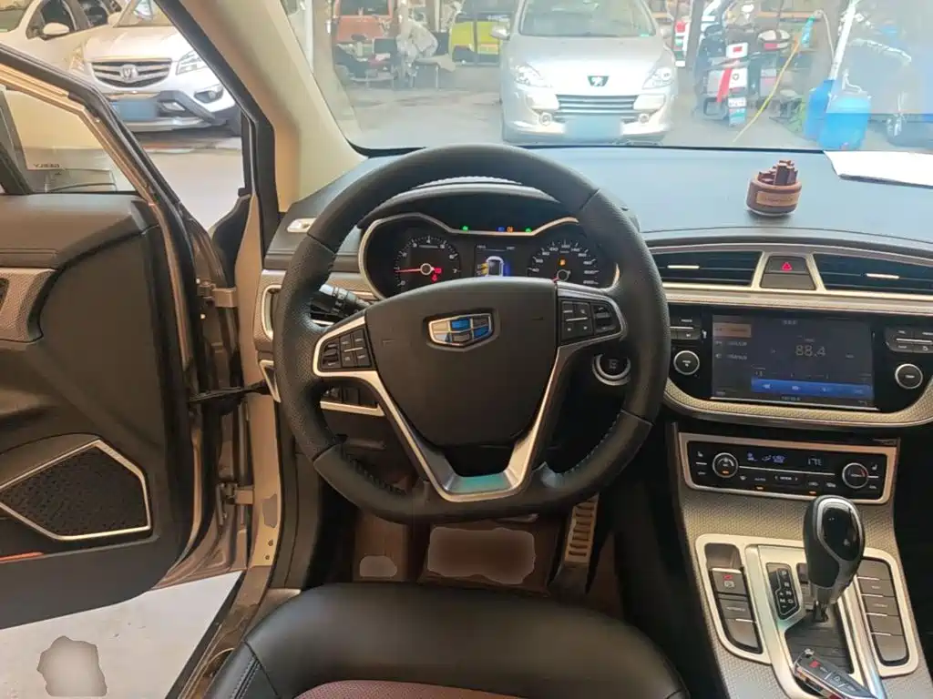 Geely Emgrand GS 2017 — фото 11