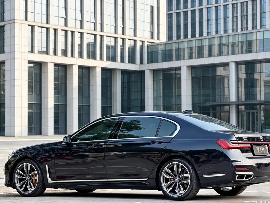 BMW 7 Series 2018 — фото 9