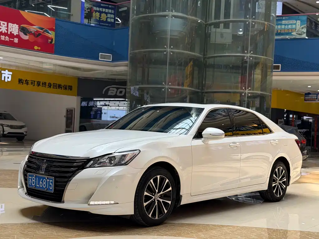 Toyota Crown 2018 — фото 1