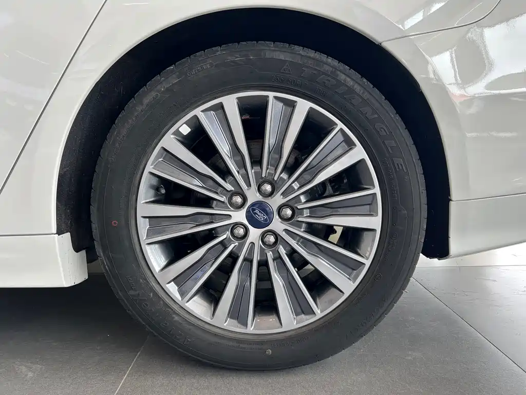 Ford Mondeo 2018 — фото 14