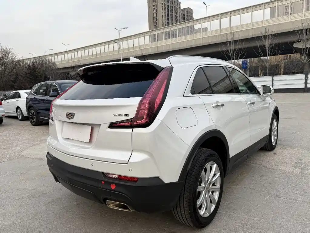 Cadillac XT4 2019 — фото 10