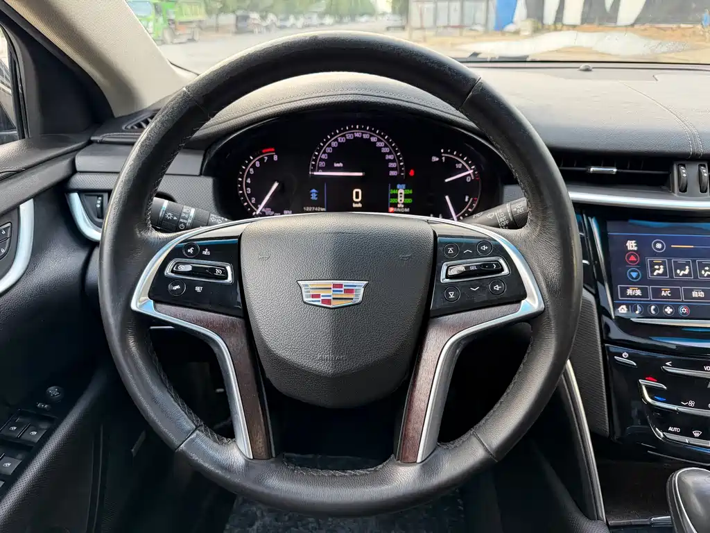 Cadillac XTS 2019 — фото 14