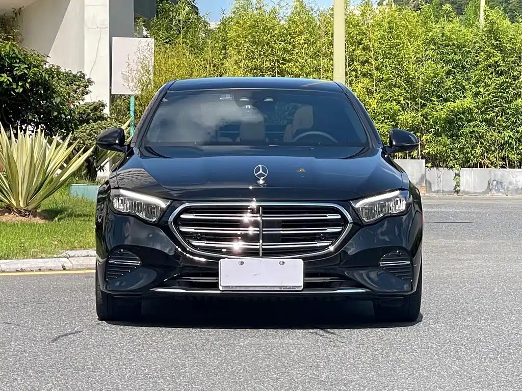 Mercedes-Benz E-Class 2024 — фото 2