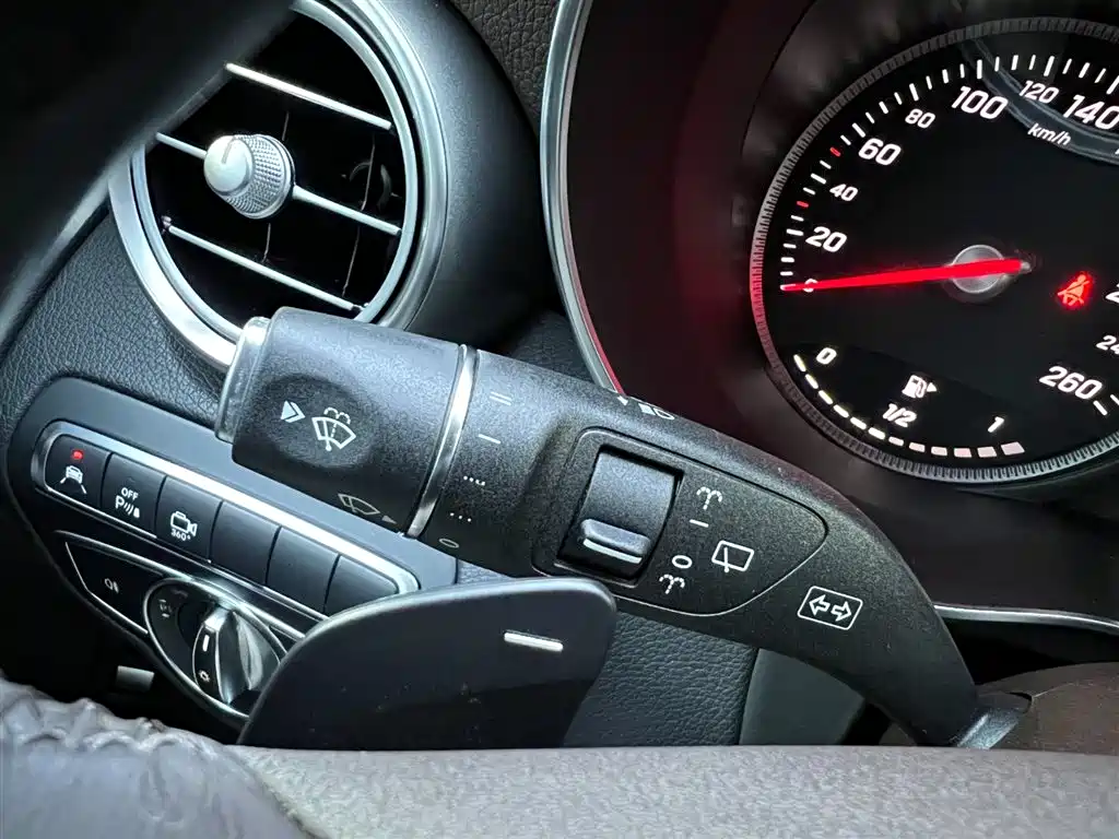 Mercedes-Benz GLC 2018 — фото 11