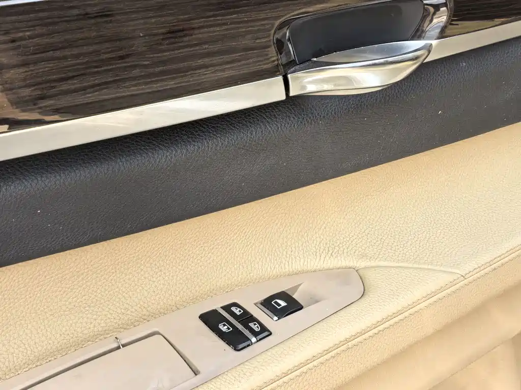 BMW 7 Series 2010 — фото 11
