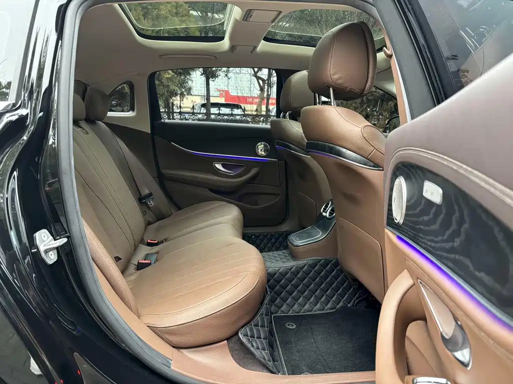 Mercedes-Benz E-Class 2023 — фото 12