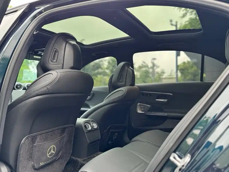 Mercedes-Benz C-Class 2023 — фото 6