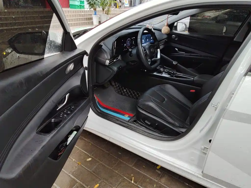 Hyundai Elantra 2023 — фото 13