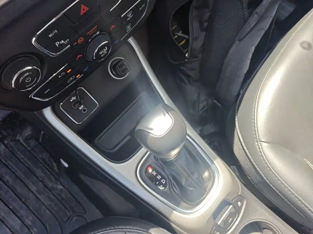 Jeep Compass 2018 — фото 14