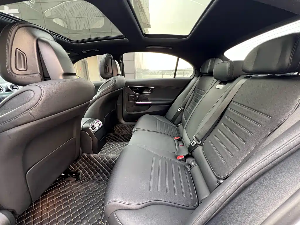 Mercedes-Benz C-Class 2024 — фото 10