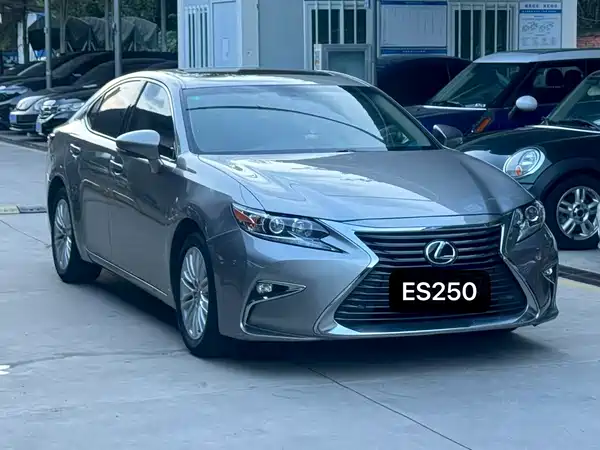 Lexus ES 2018