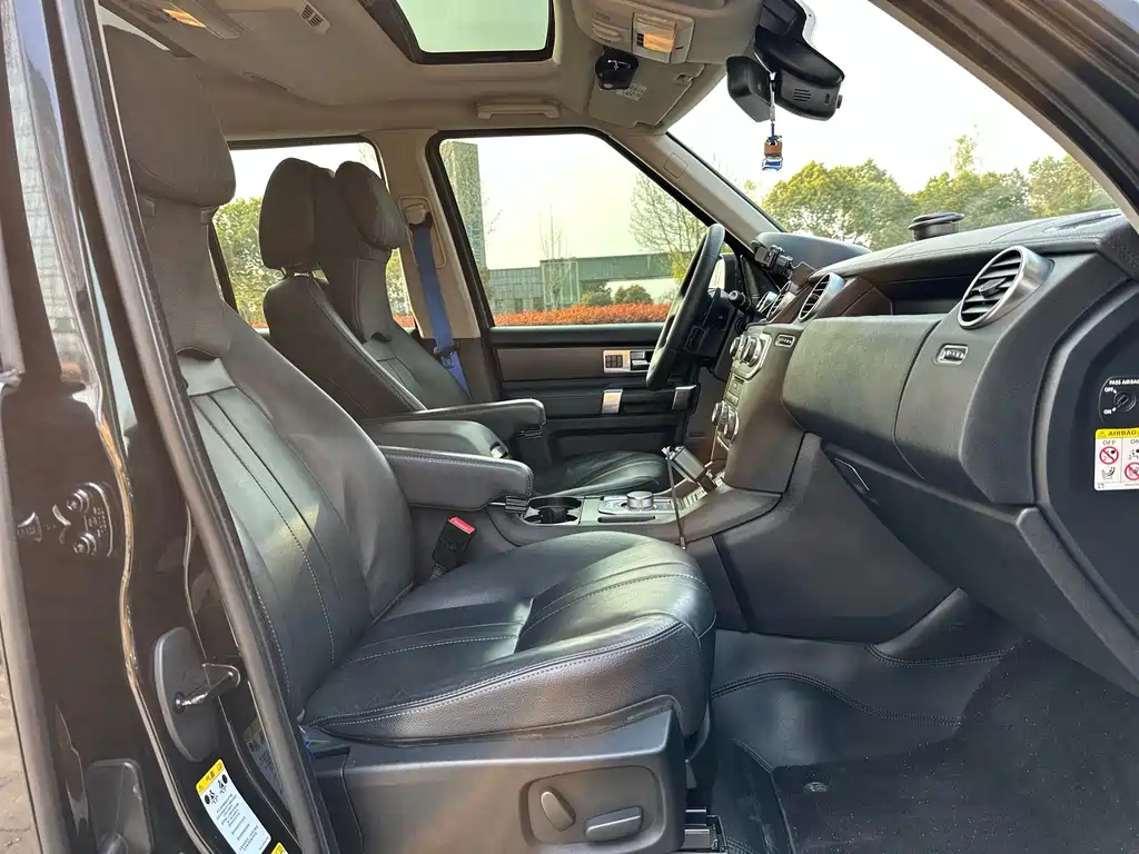 Land Rover Discovery 2016 — фото 11