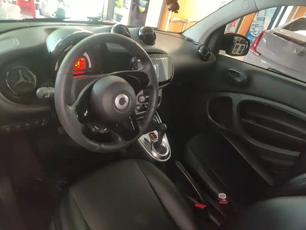 smart Fortwo 2018 — фото 10