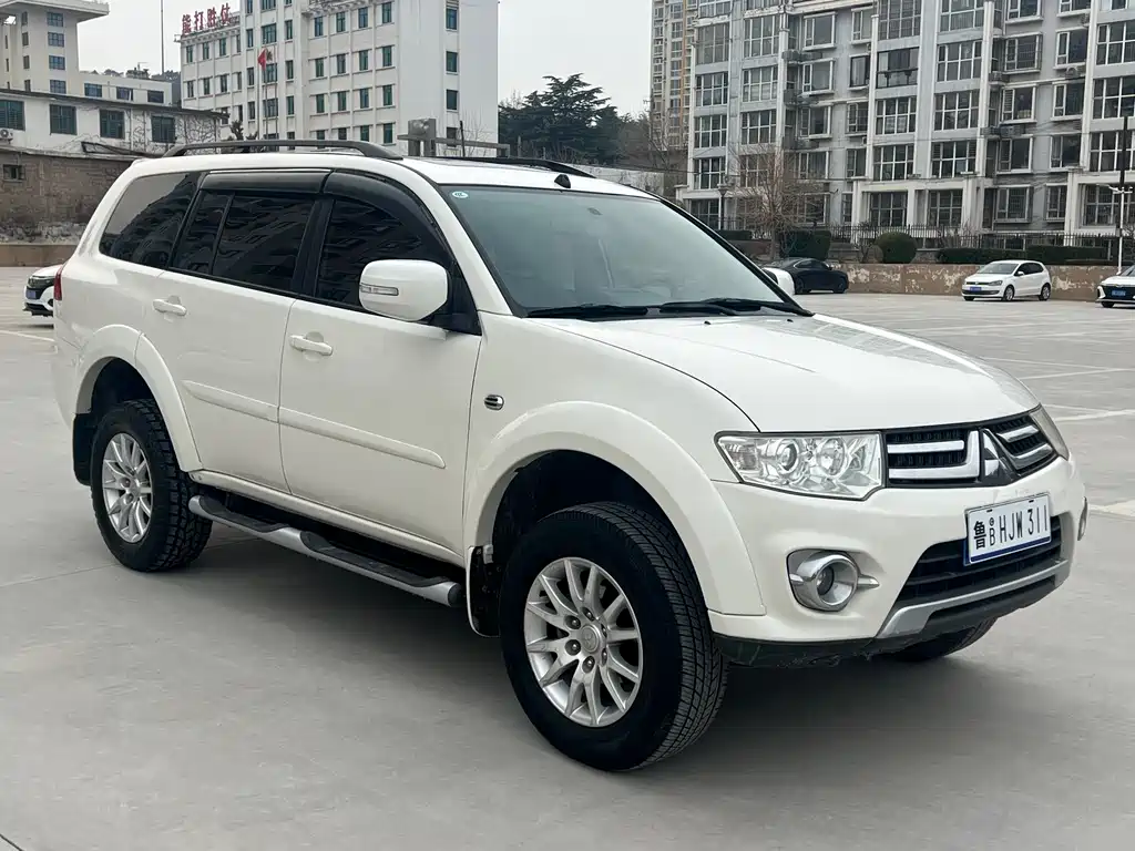 Mitsubishi Pajero Sport 2014 — фото 3