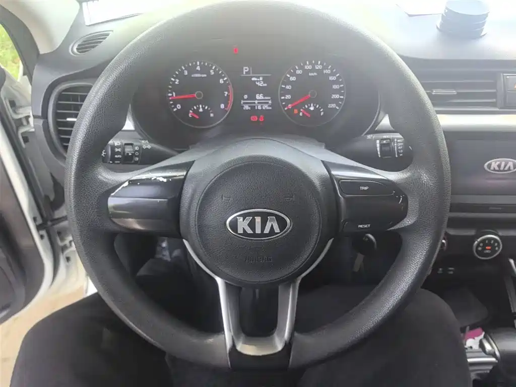 Kia K2 2017 — фото 11